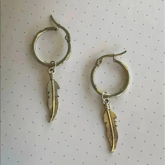 Feather Native Hoop Silver Stud Stainless Steel Earrings NWT New - Picture 3 of 4